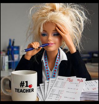 Obrázek 2 produktu Pánská mikina Unavená Barbie Učitelka #1 Teacher