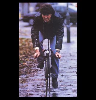 Obrázek 2 produktu Dámské tričko Jeremy Clarkson na kole