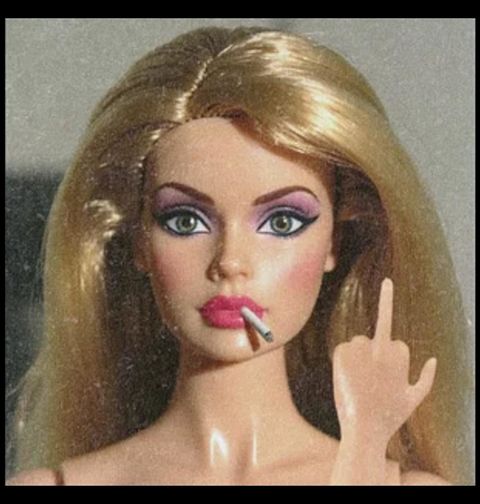 Obrázek produktu Dámské tričko Barbie Rebelka s Cigaretou