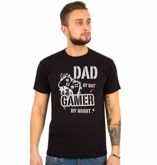 Obrázek 1 produktu Pánské tričko Táta ve dne Hráč v noci