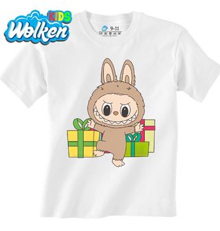 Dětské tričko Hnědý Vánoční Labubu mezi Dárky.jpg